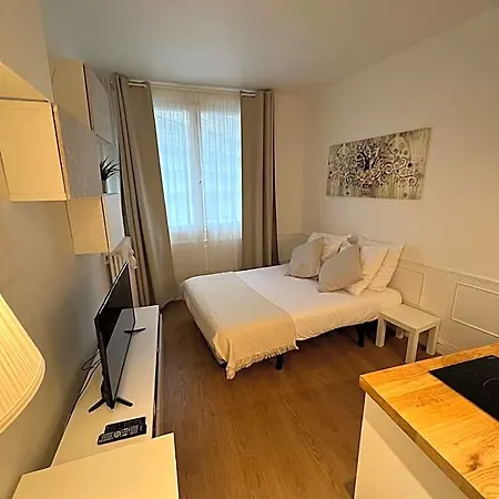 Hotel Cozy Next To The Tour Eiffel. Paris